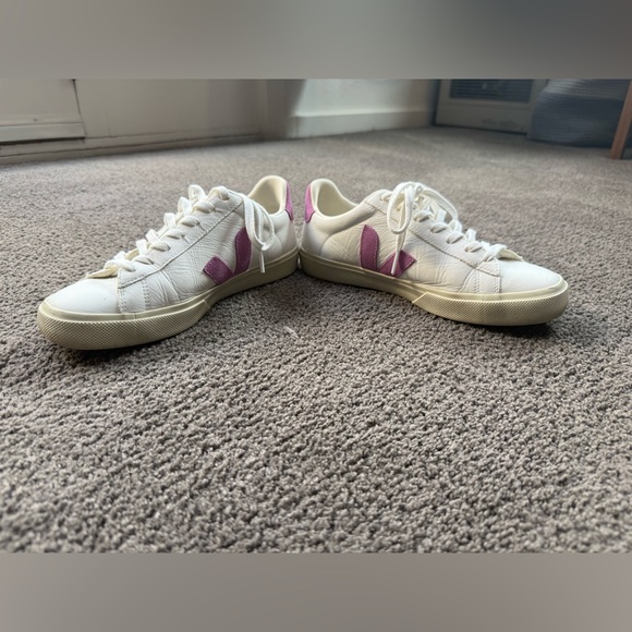 Veja Campo Sneakers - White and Mulberry - Womens - excellent condition - Picture 2 of 8
